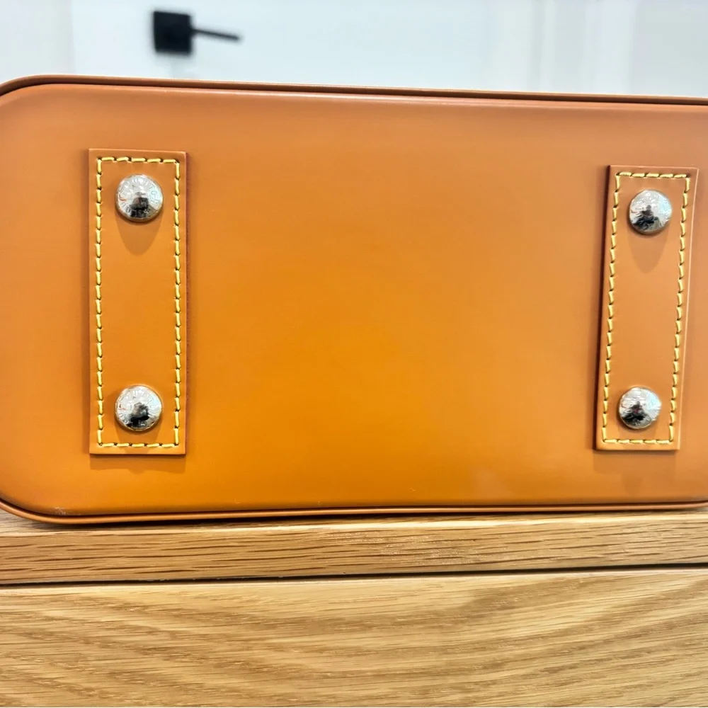 Louis Vuitton Alma BB Epi Leather with Strap - Picture 3 of 9